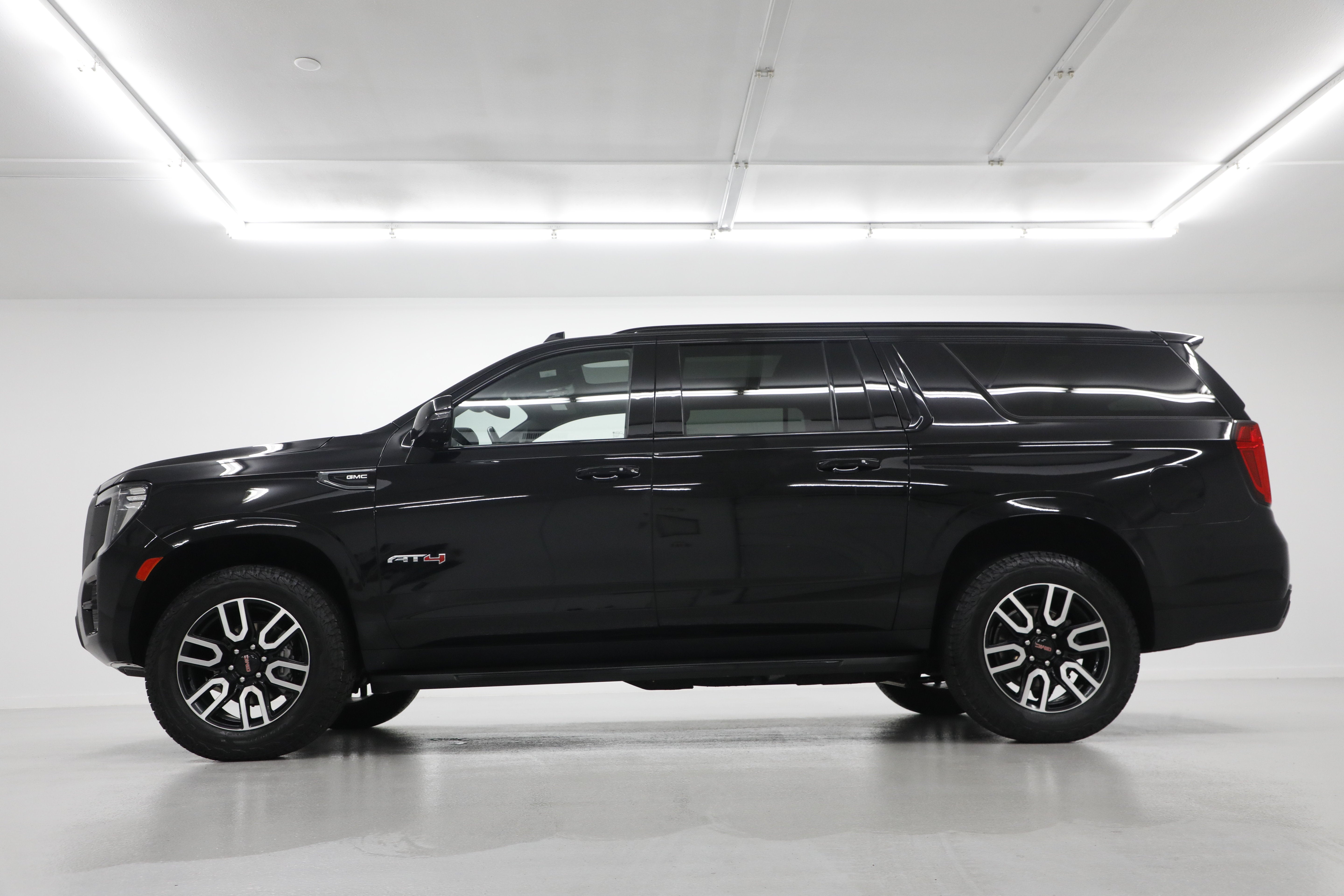 2023 GMC Yukon XL AT4