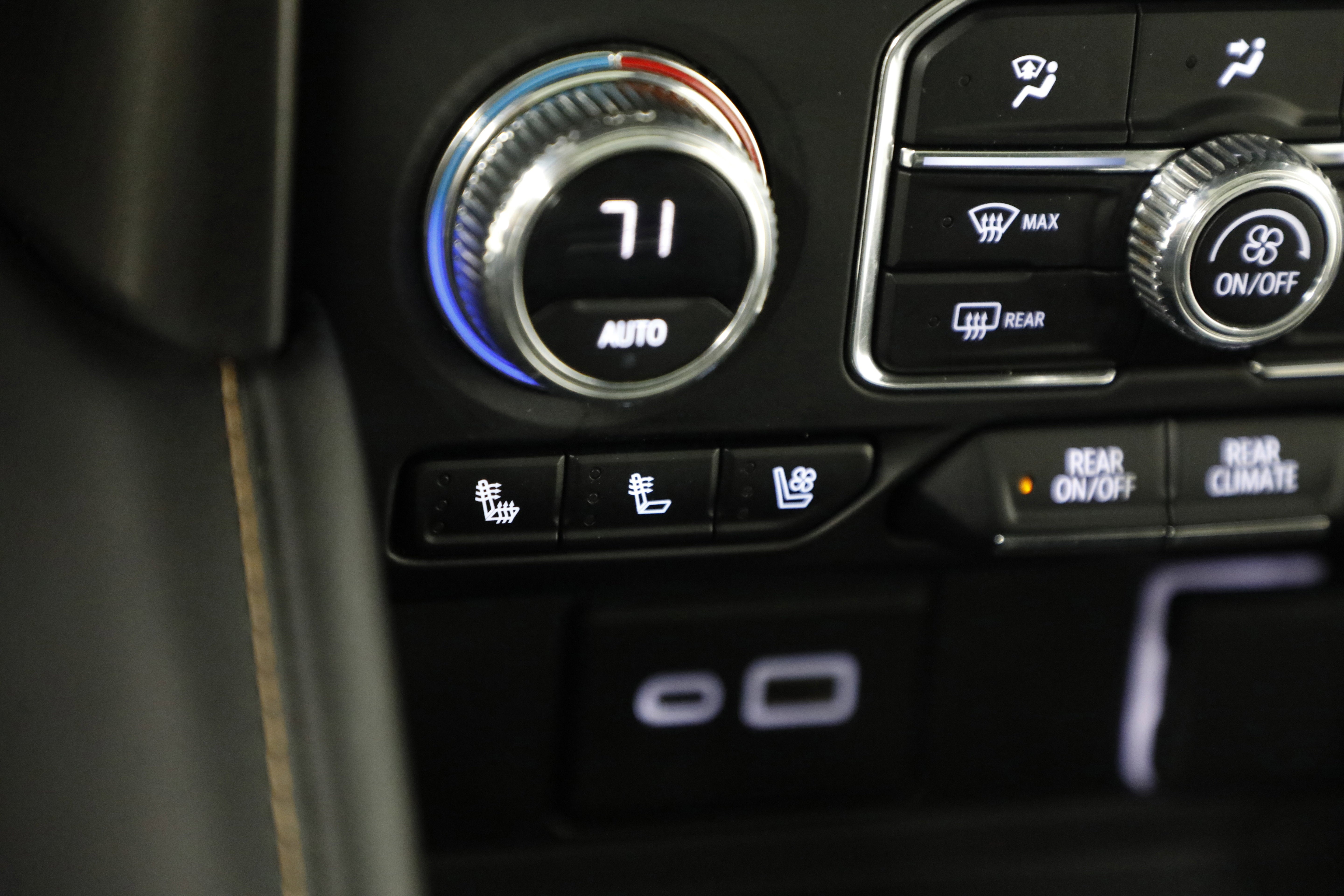 2023 GMC Yukon XL AT4