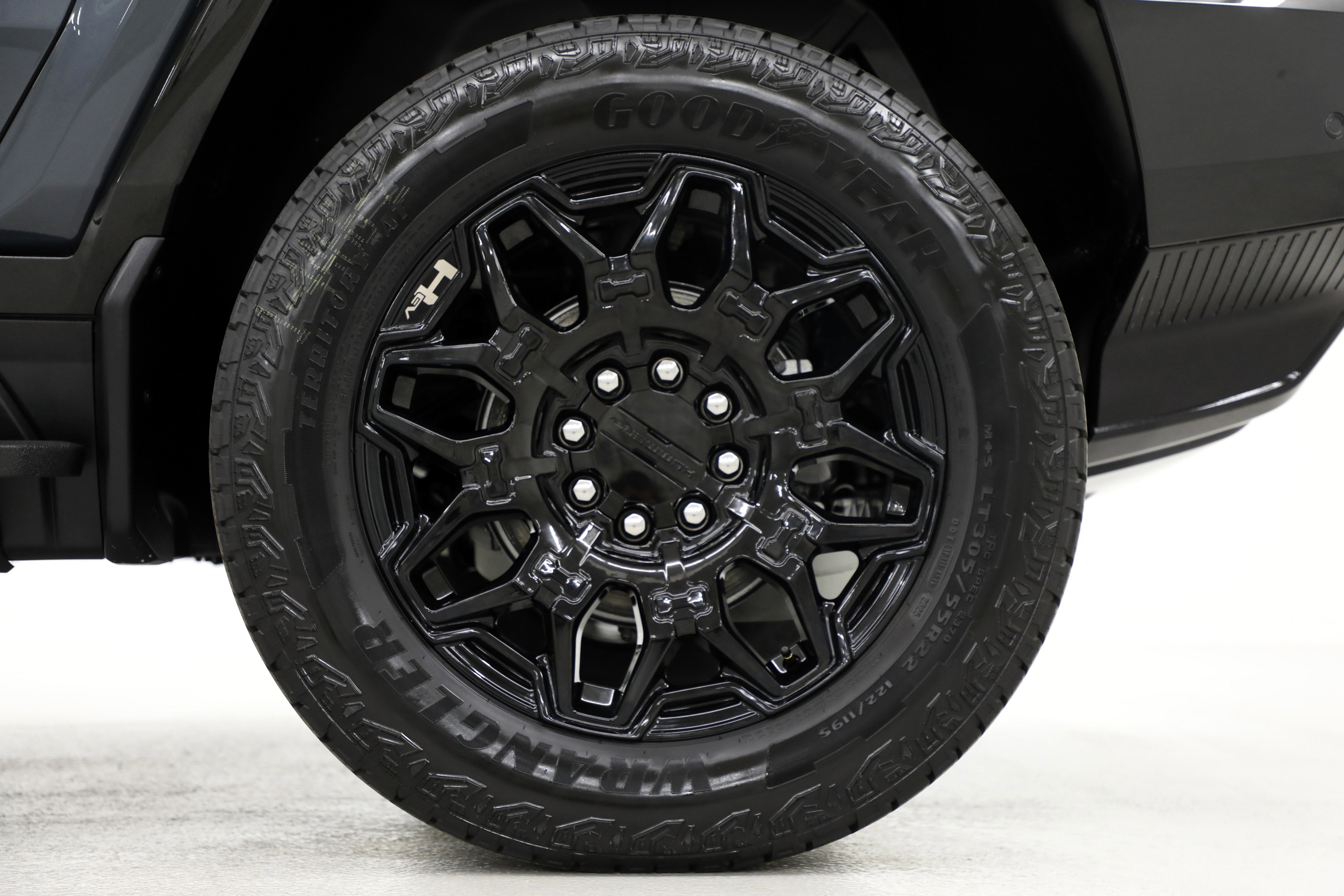 2026 GMC HUMMER EV SUV 2X