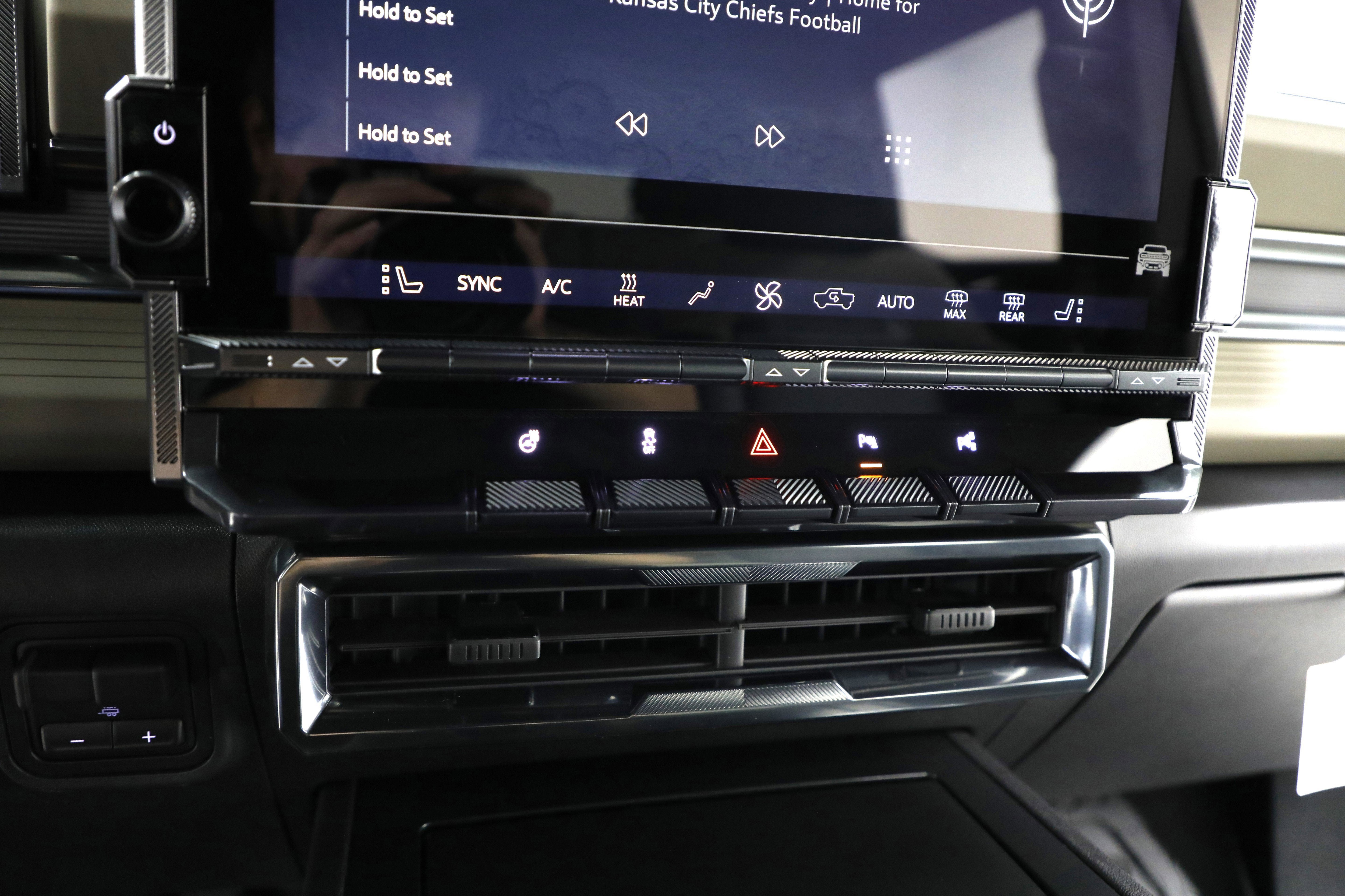 2026 GMC HUMMER EV SUV 2X