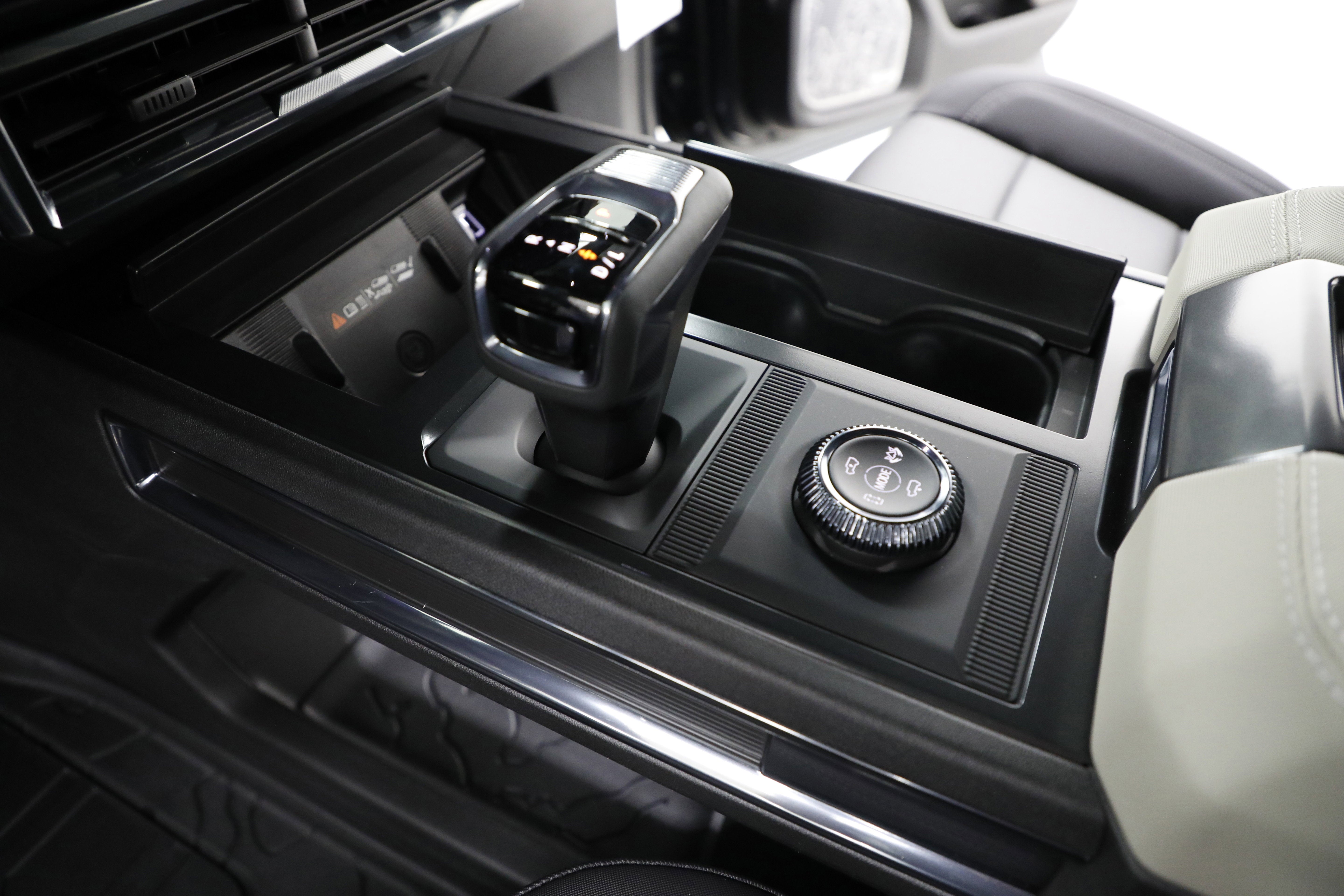 2026 GMC HUMMER EV SUV 2X