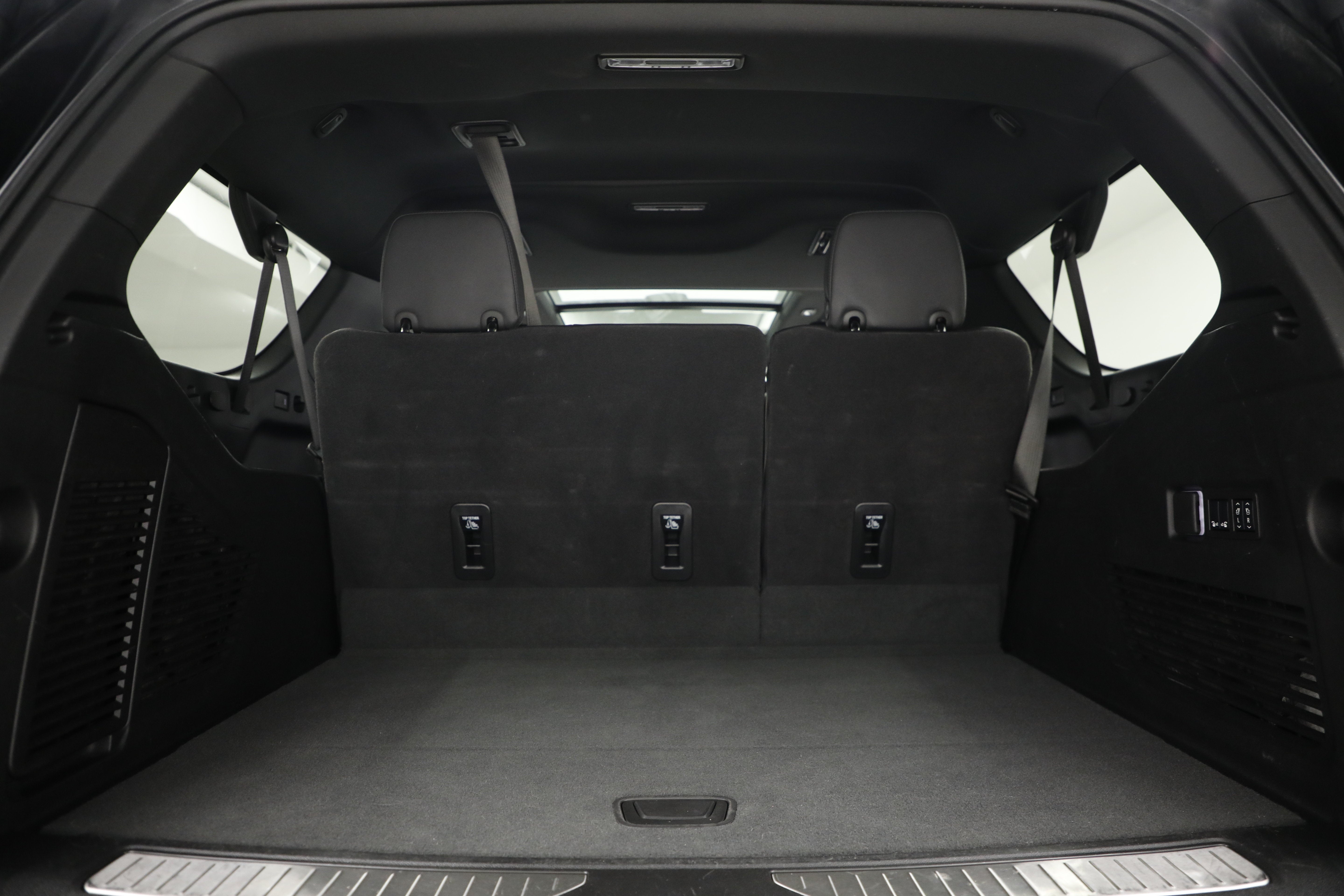 2025 Chevrolet Suburban RST