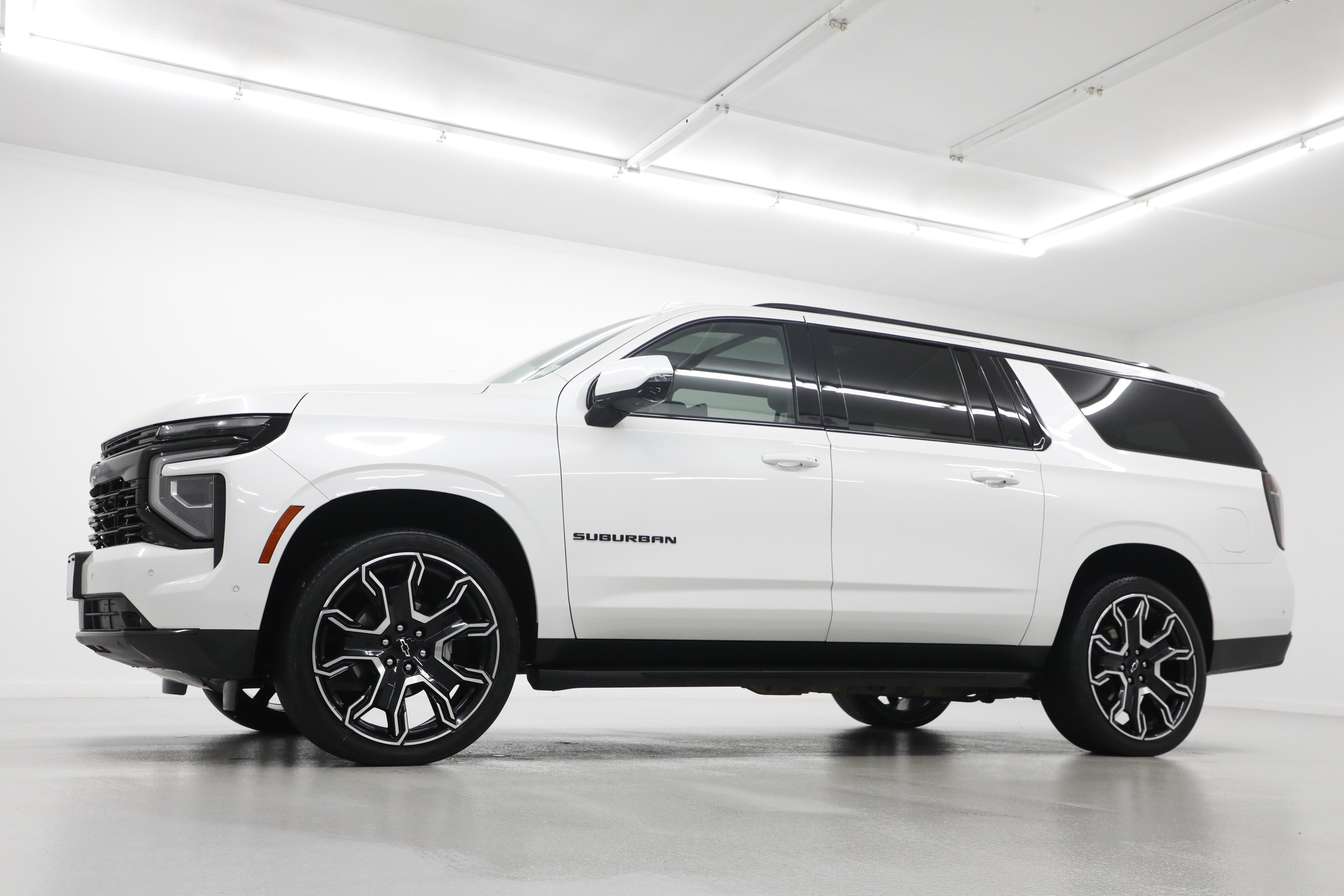 2025 Chevrolet Suburban RST