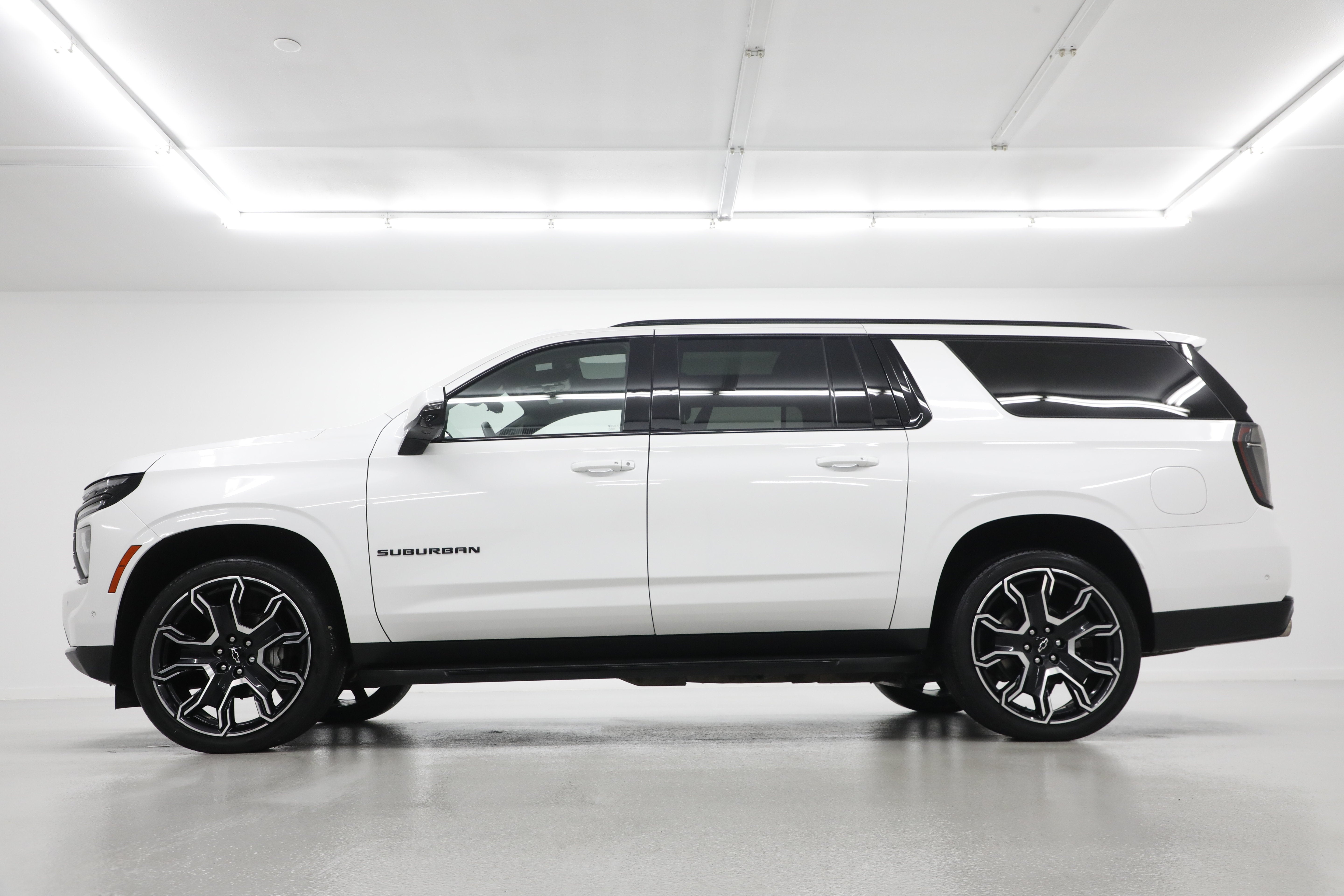 2025 Chevrolet Suburban RST