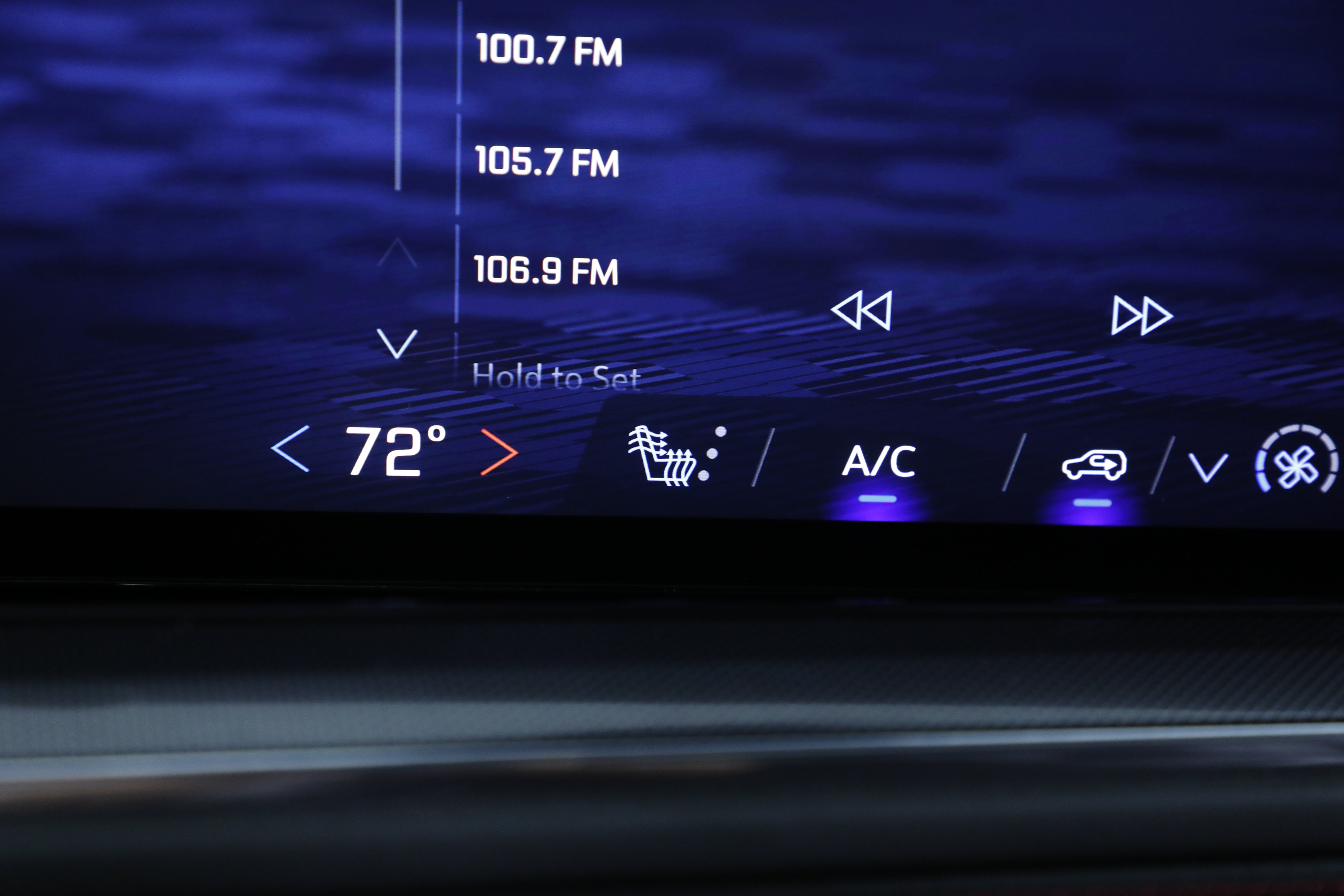 2025 Chevrolet Suburban RST