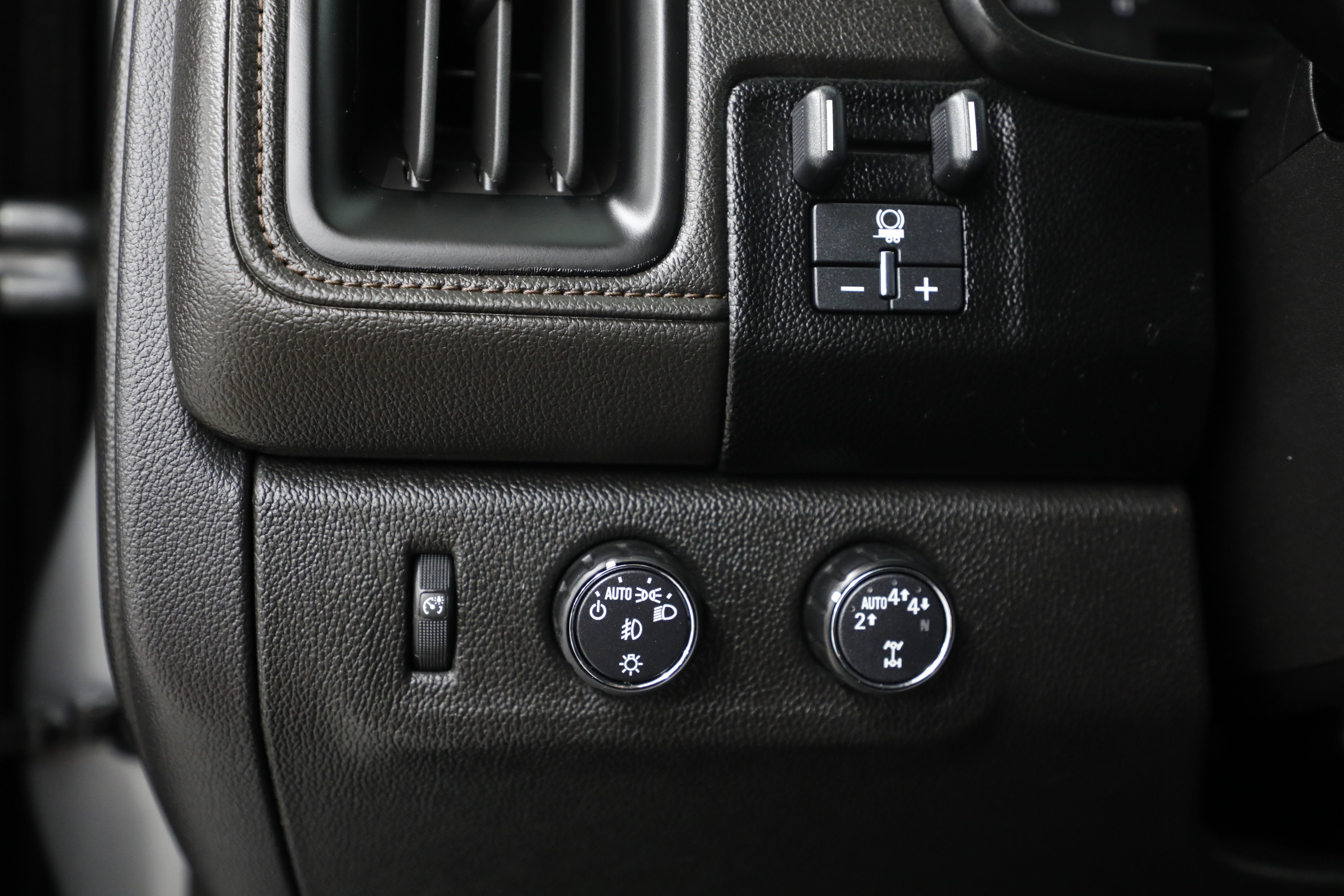 2021 GMC Canyon 4WD AT4 w/Leather