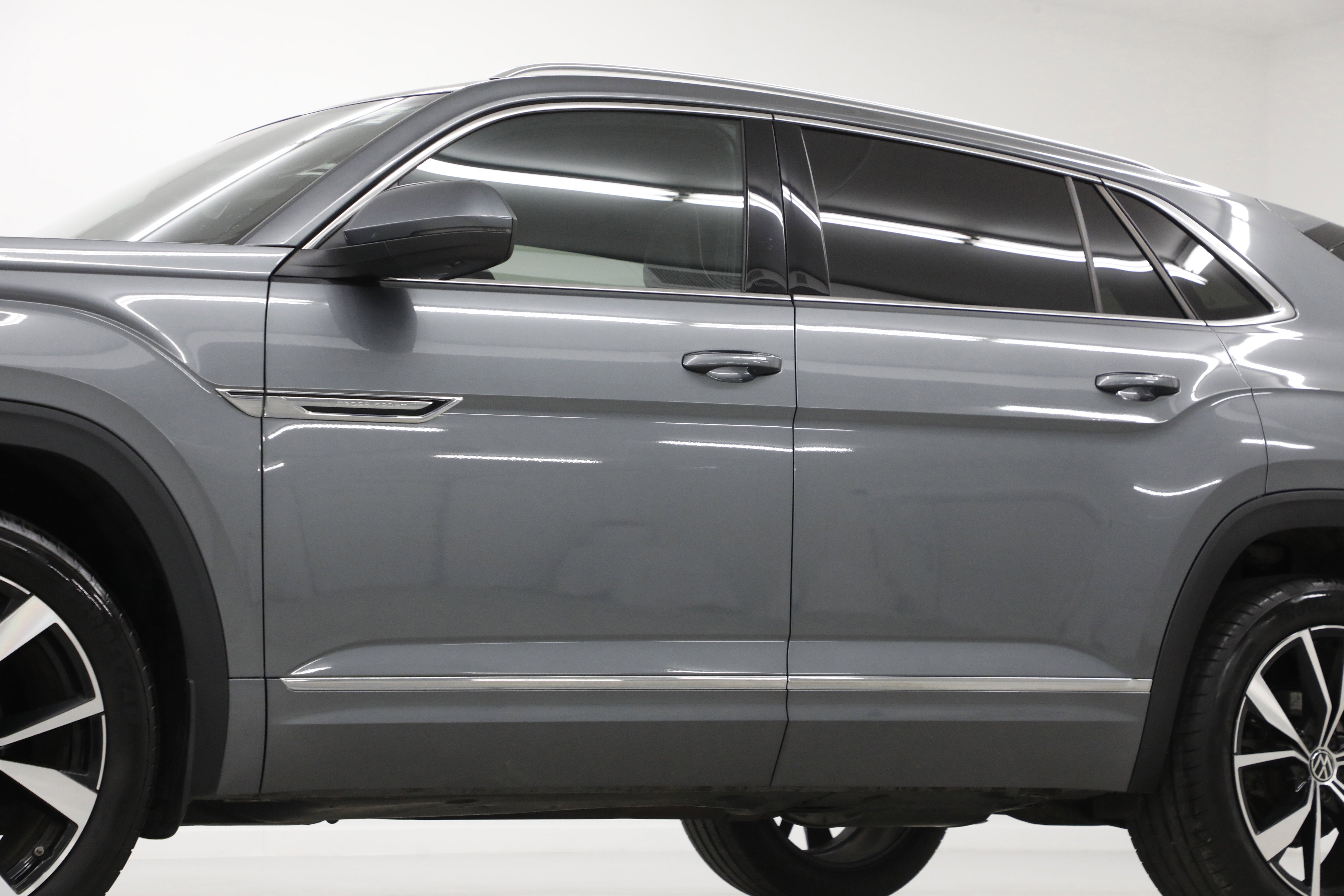 2024 Volkswagen Atlas Cross Sport 2.0T SEL Premium R-Line