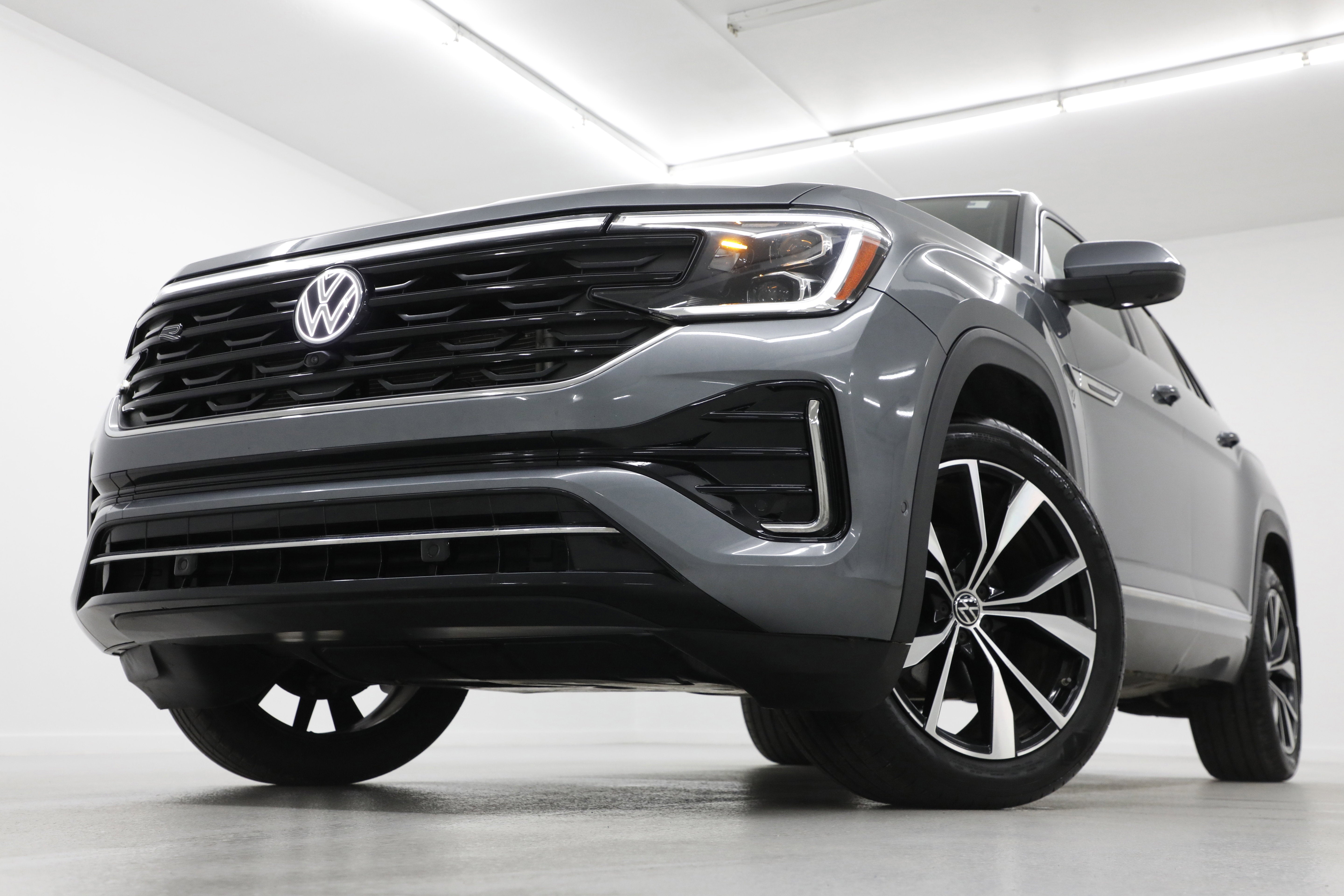 2024 Volkswagen Atlas Cross Sport 2.0T SEL Premium R-Line