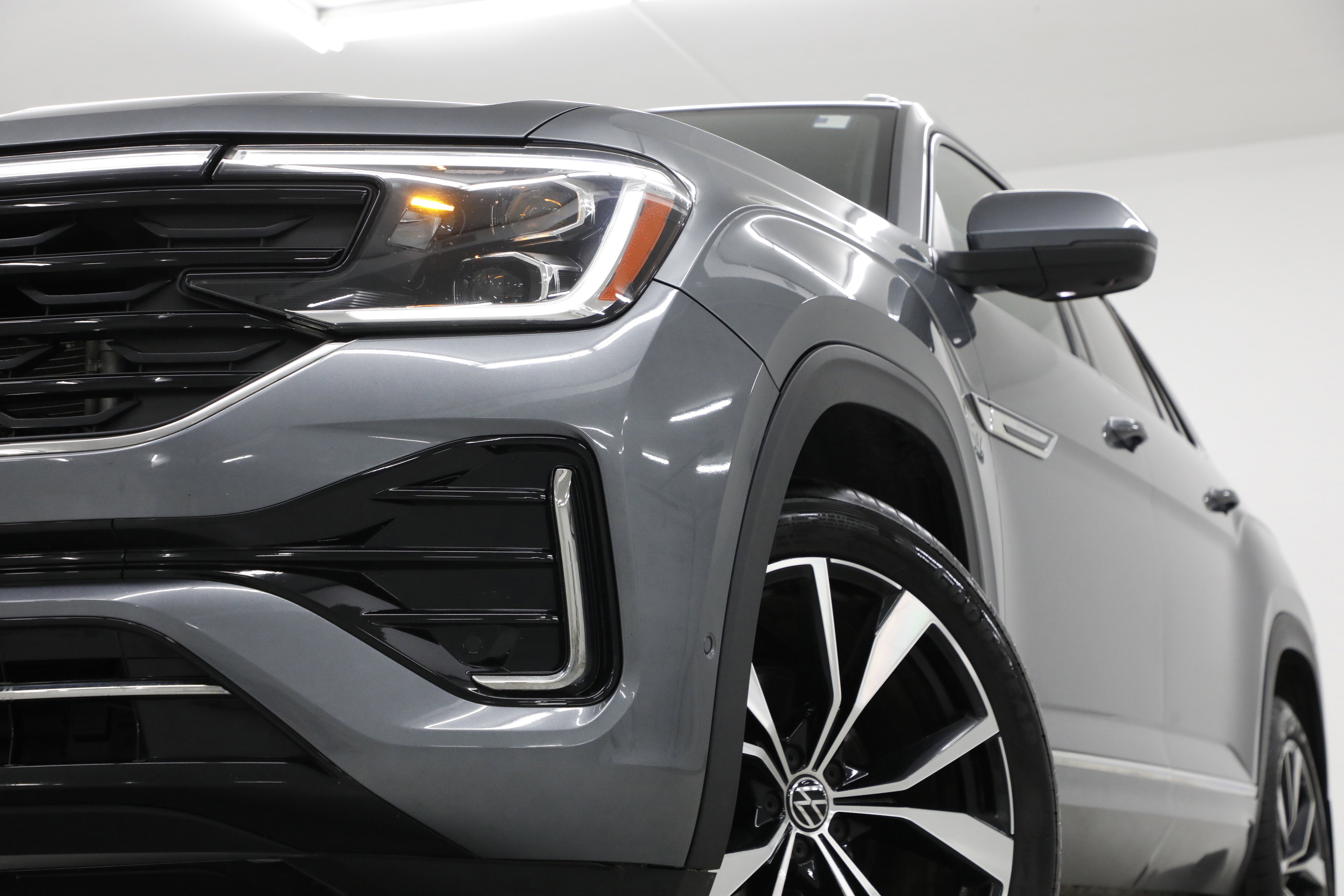 2024 Volkswagen Atlas Cross Sport 2.0T SEL Premium R-Line