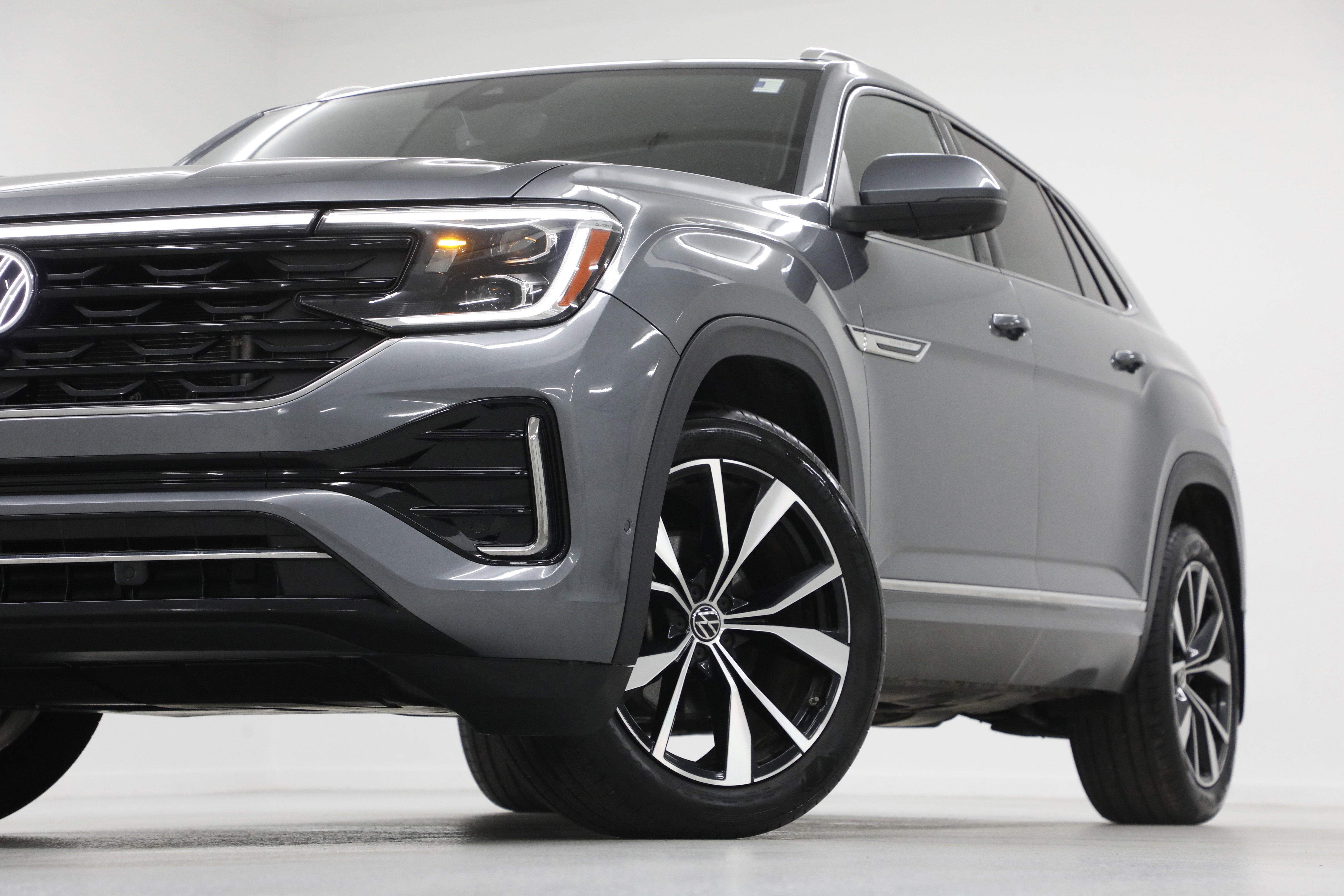 2024 Volkswagen Atlas Cross Sport 2.0T SEL Premium R-Line