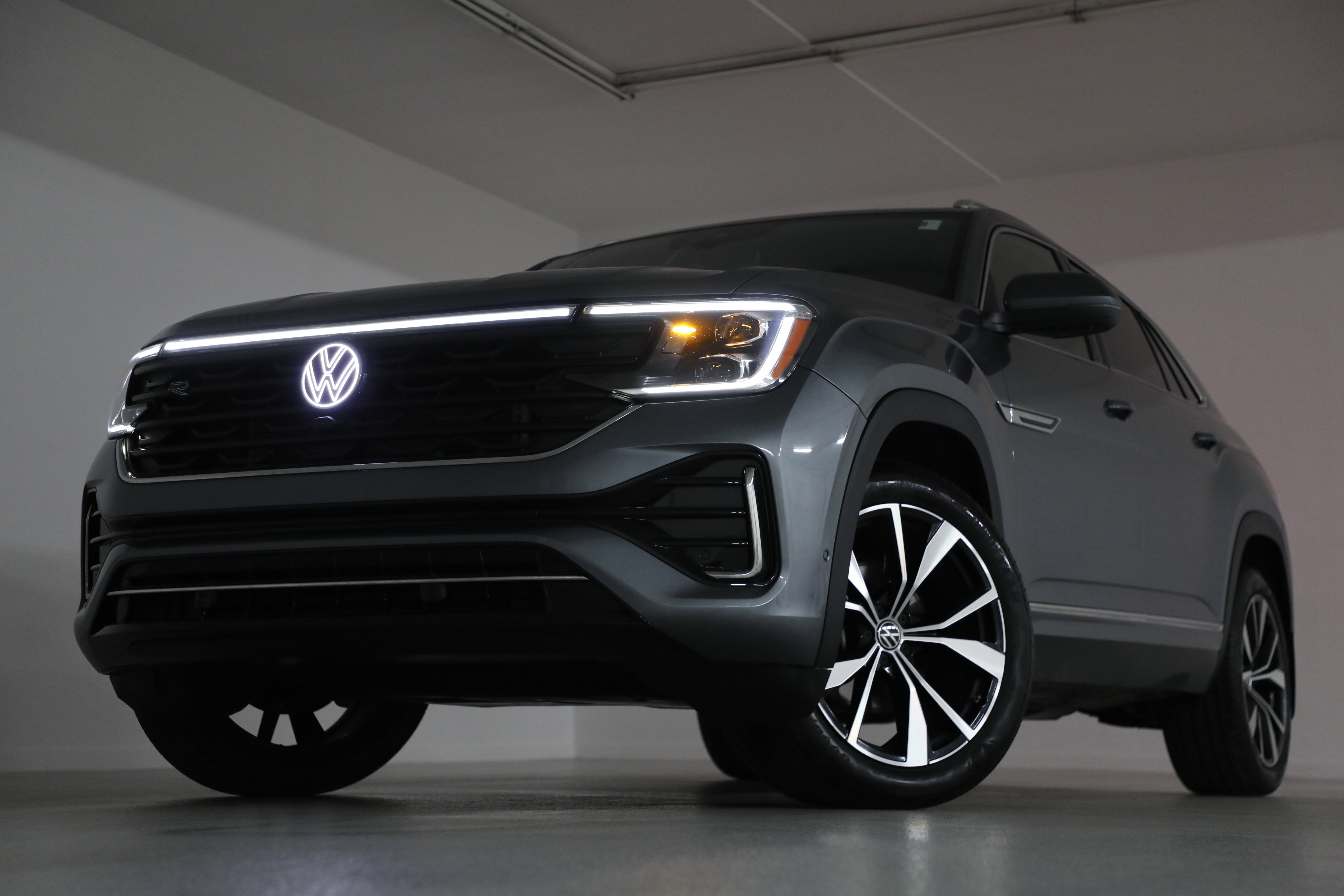 2024 Volkswagen Atlas Cross Sport 2.0T SEL Premium R-Line