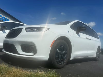 2024 Chrysler Pacifica Hybrid S Appearance Pkg