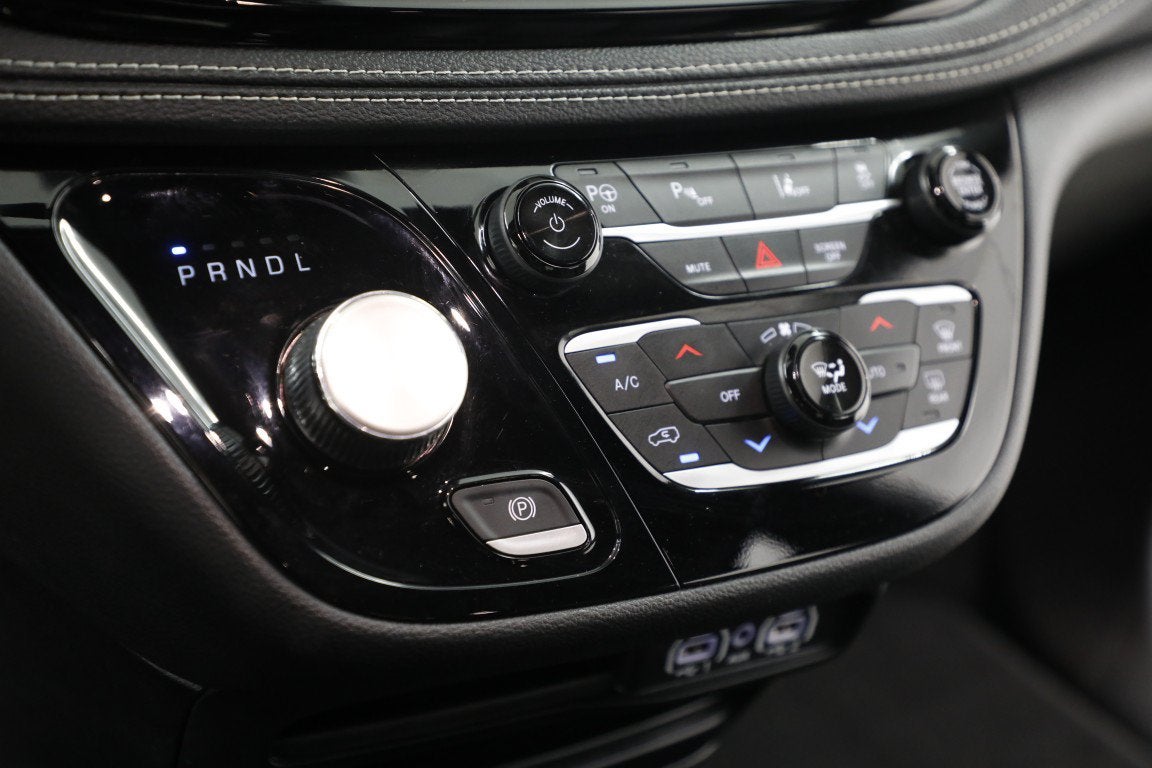 2024 Chrysler Pacifica Hybrid S Appearance Pkg