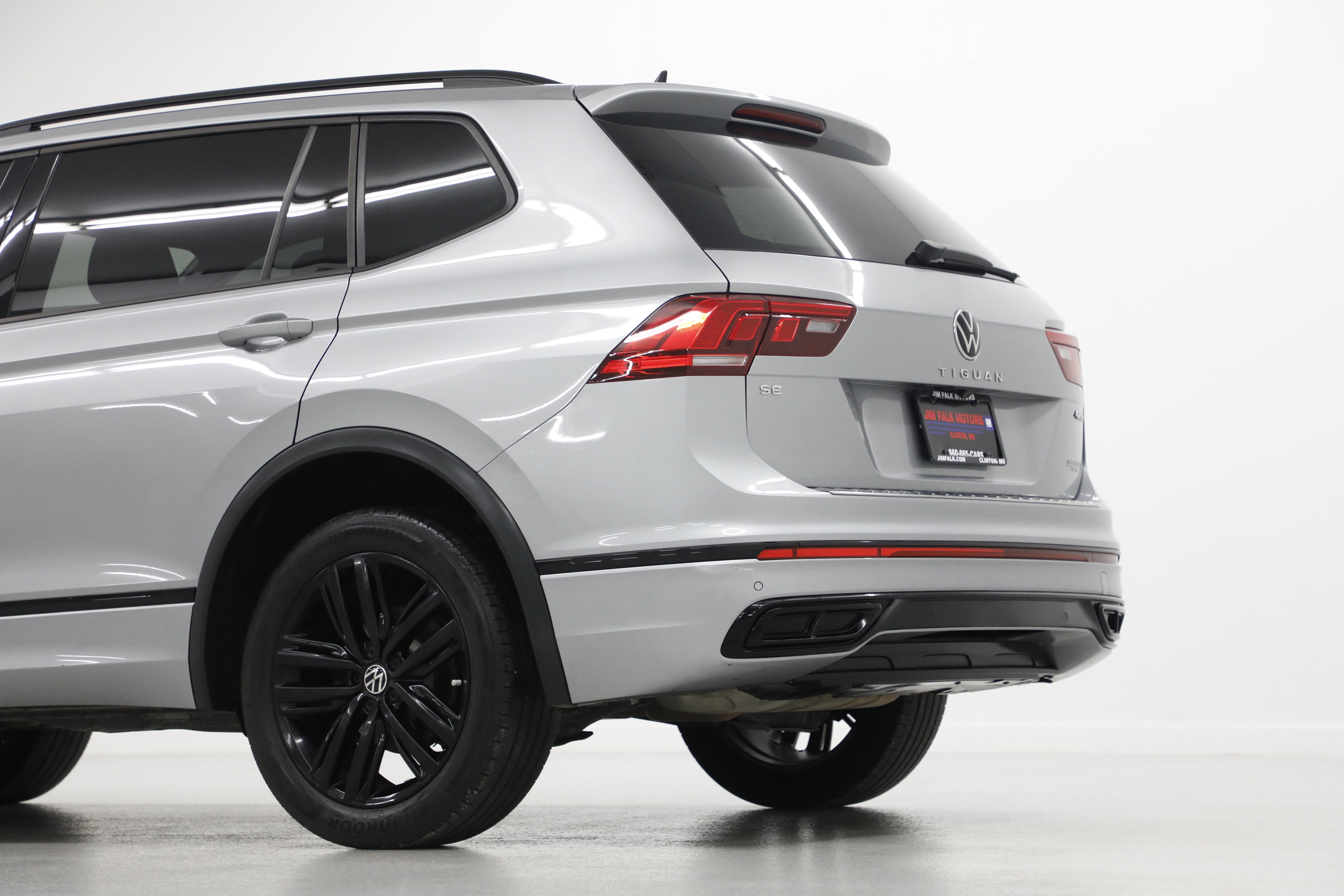 2022 Volkswagen Tiguan SE R-Line Black