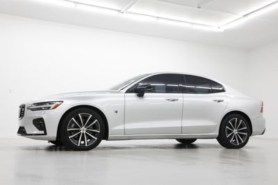 2022 Volvo S60 Momentum