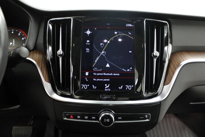2022 Volvo S60 Momentum