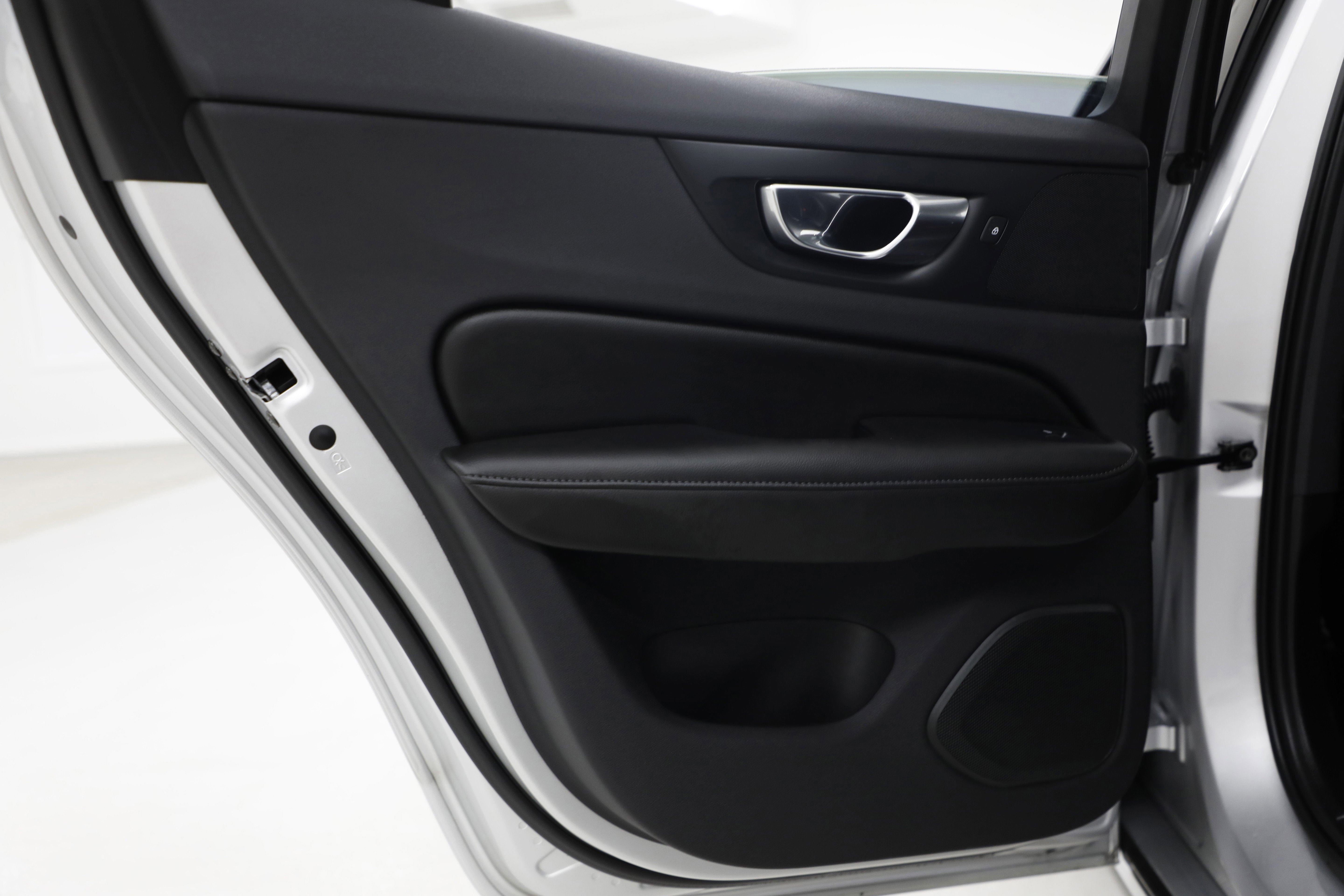 2022 Volvo S60 Momentum
