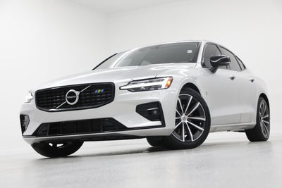 2022 Volvo S60 Momentum