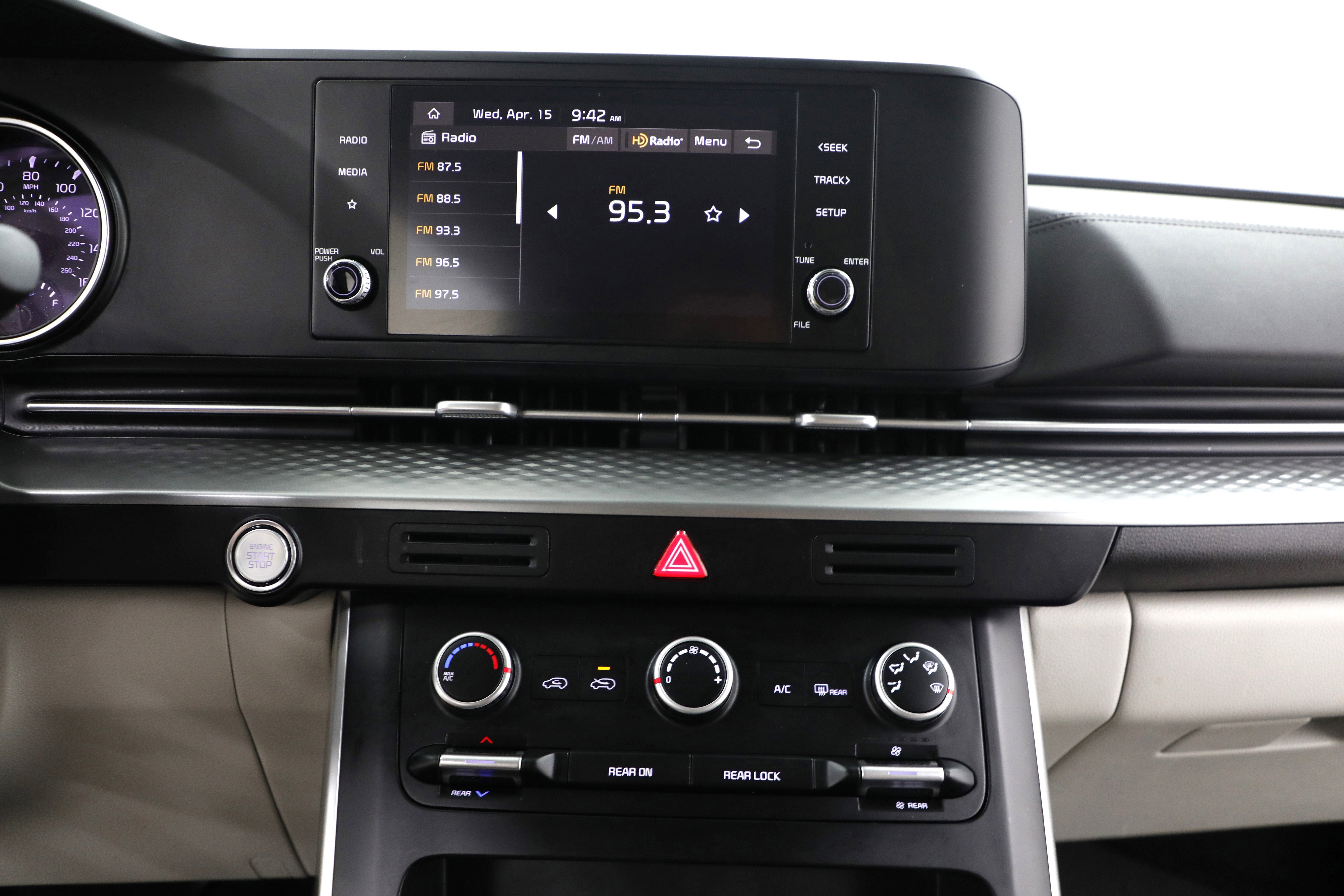 2024 Kia Carnival LX